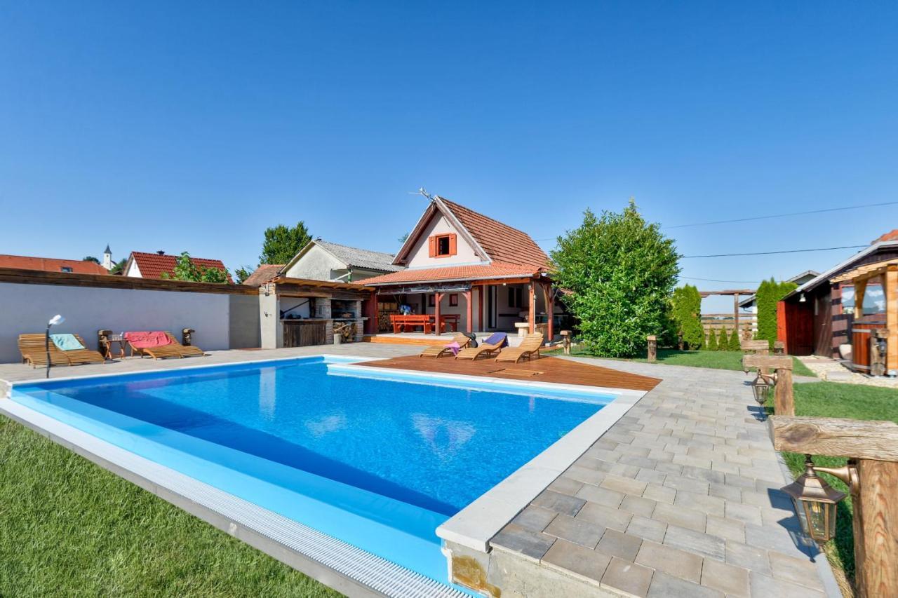 Holiday Home Dika Sveti Martin Na Muri Esterno foto